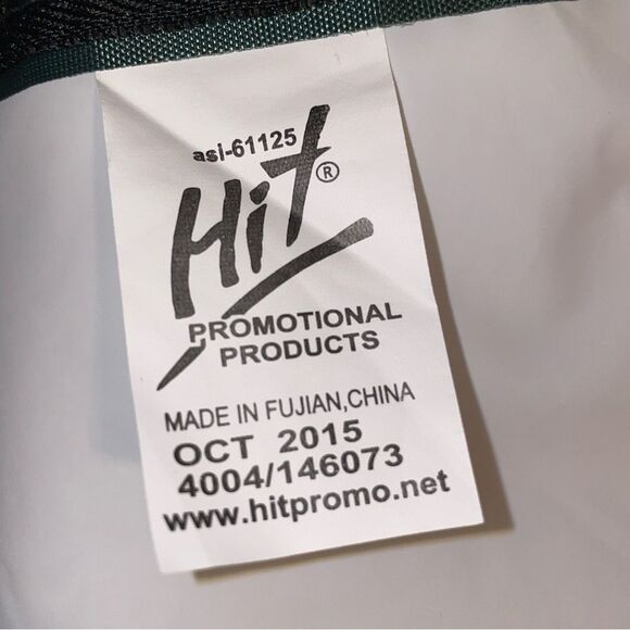 Disney Pete’s Dragon 2016 8 x 6 x 6 soft nylon Lunchbox green w/gold letters NEW - Picture 7 of 10